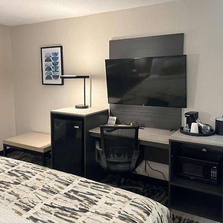 Wingate By Wyndham Dayton North Hotel Bagian luar foto