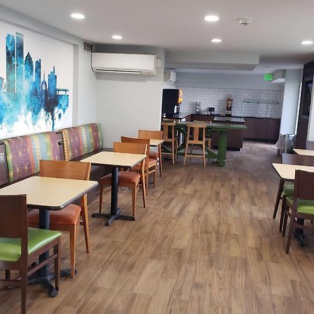 Wingate By Wyndham Dayton North Hotel Bagian luar foto