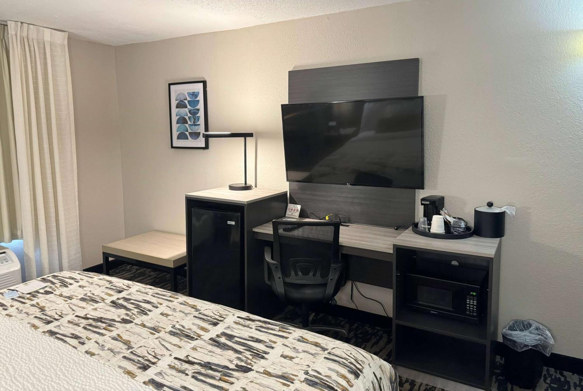 Wingate By Wyndham Dayton North Hotel Bagian luar foto