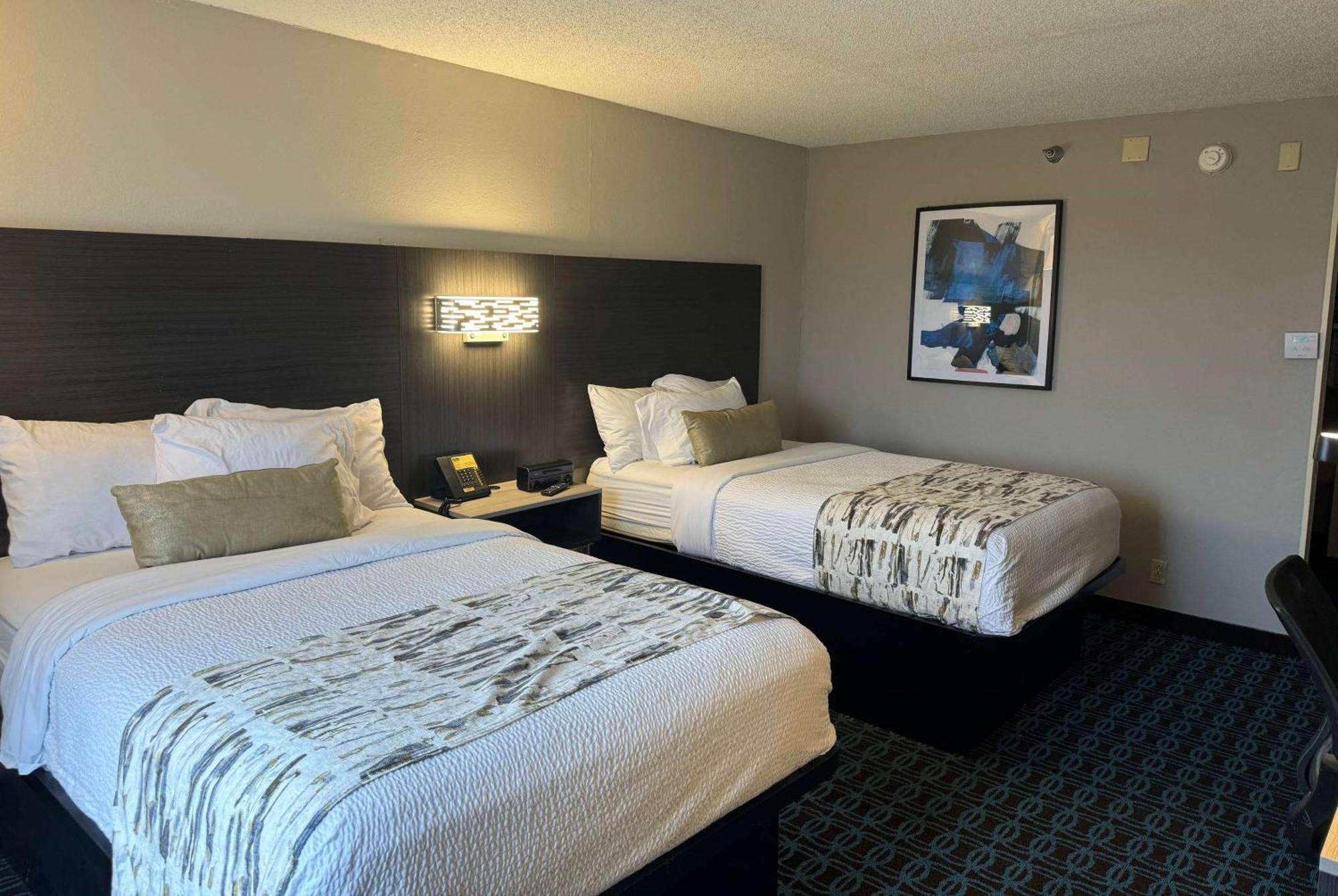 Wingate By Wyndham Dayton North Hotel Bagian luar foto
