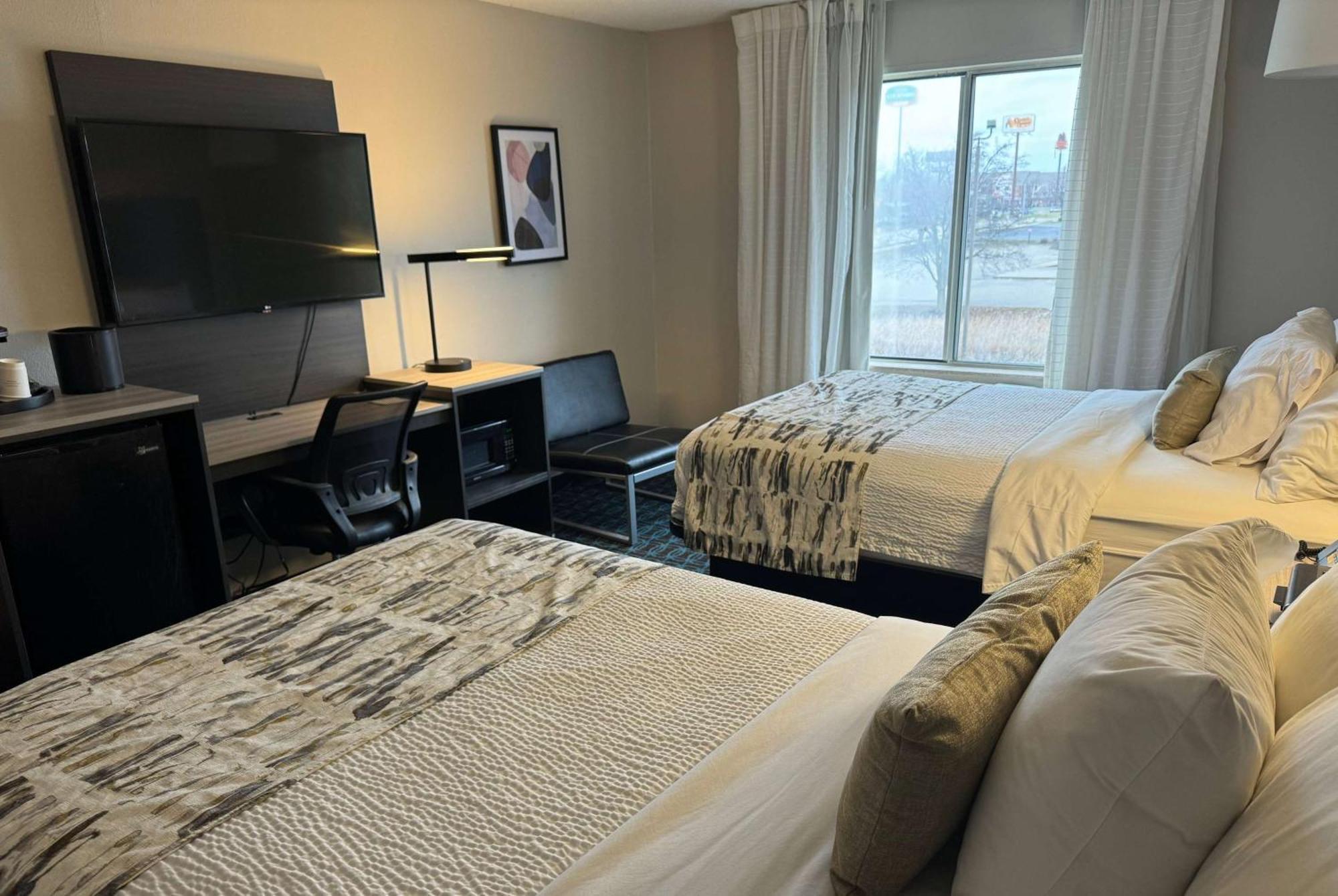 Wingate By Wyndham Dayton North Hotel Bagian luar foto