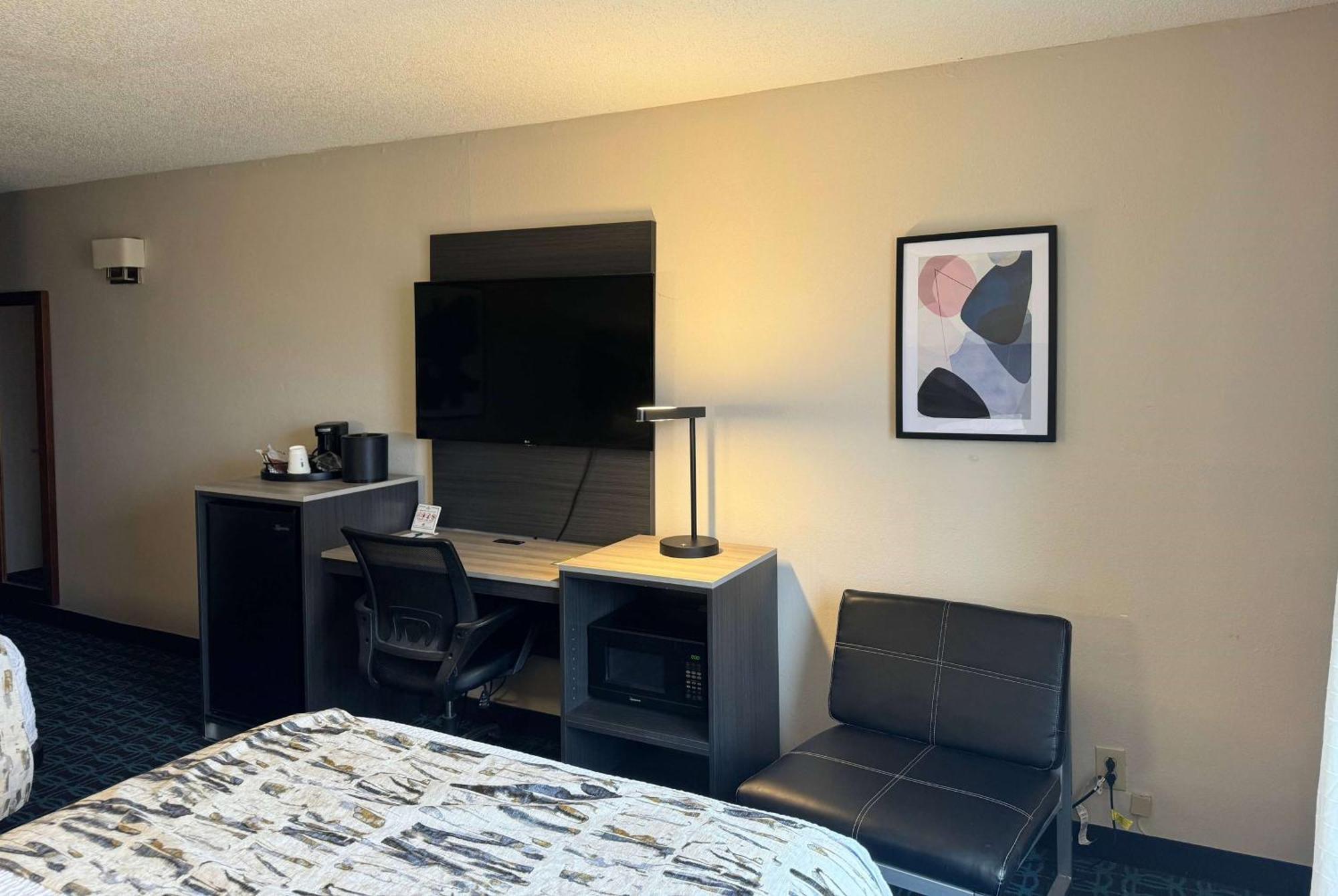 Wingate By Wyndham Dayton North Hotel Bagian luar foto