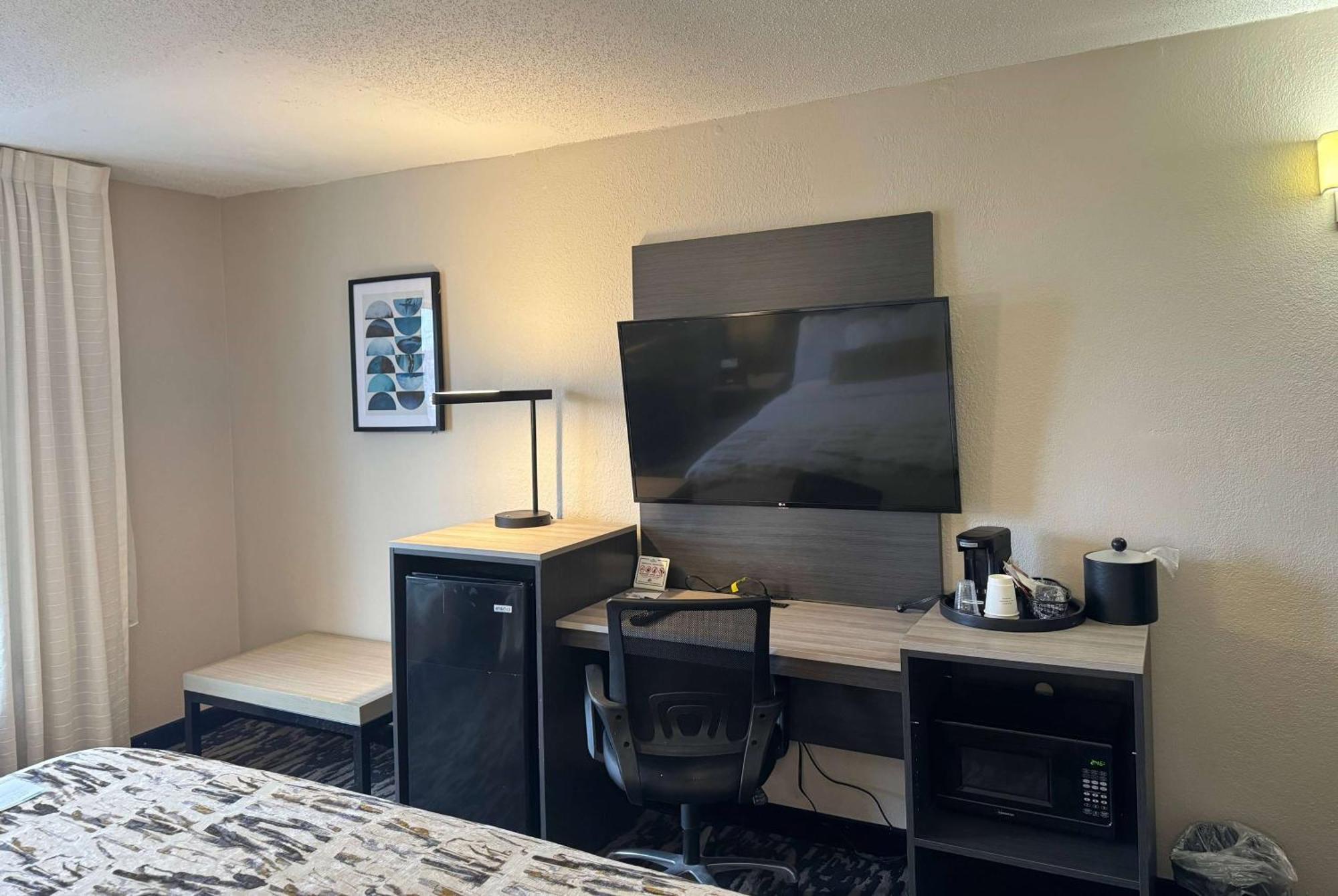 Wingate By Wyndham Dayton North Hotel Bagian luar foto