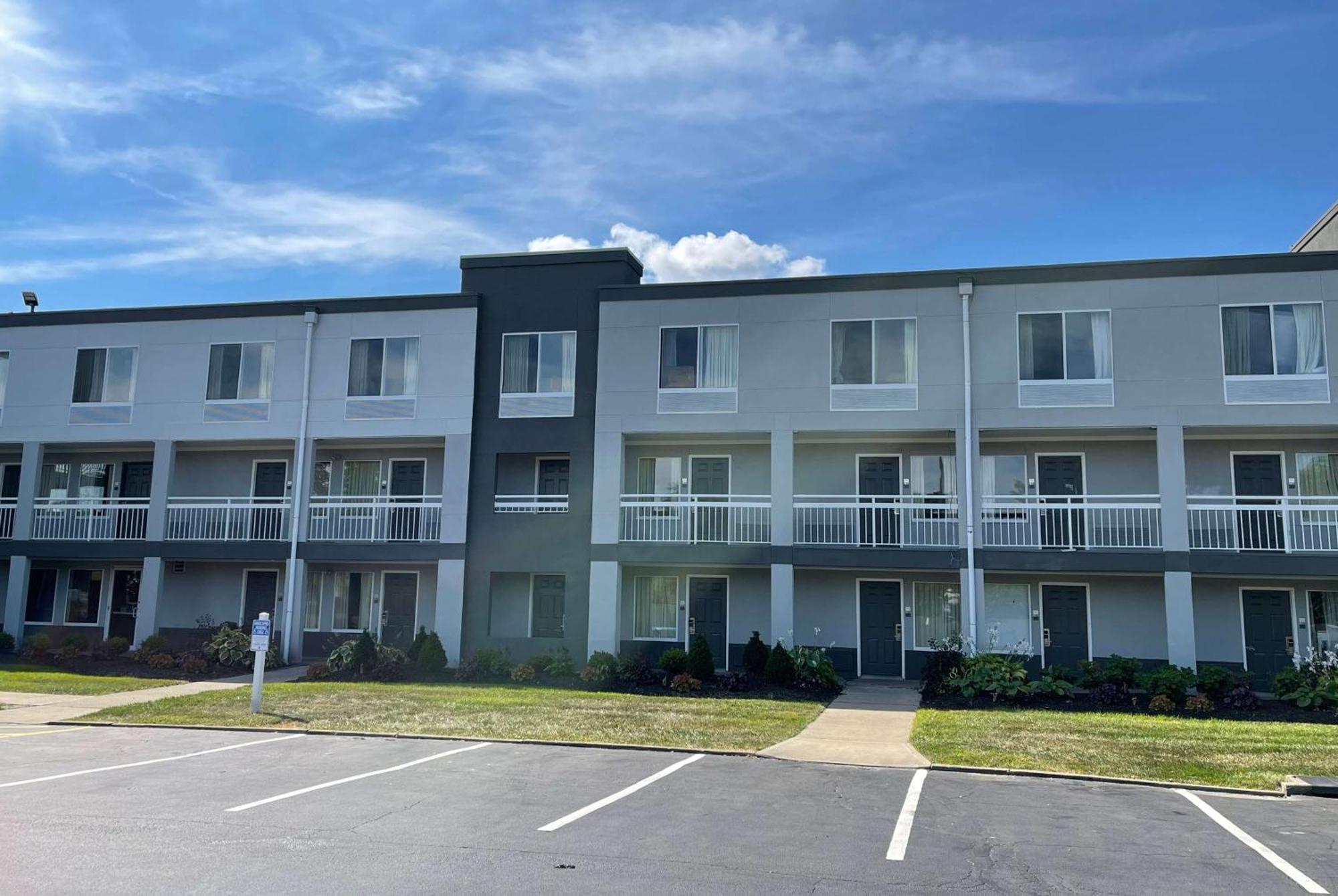 Wingate By Wyndham Dayton North Hotel Bagian luar foto