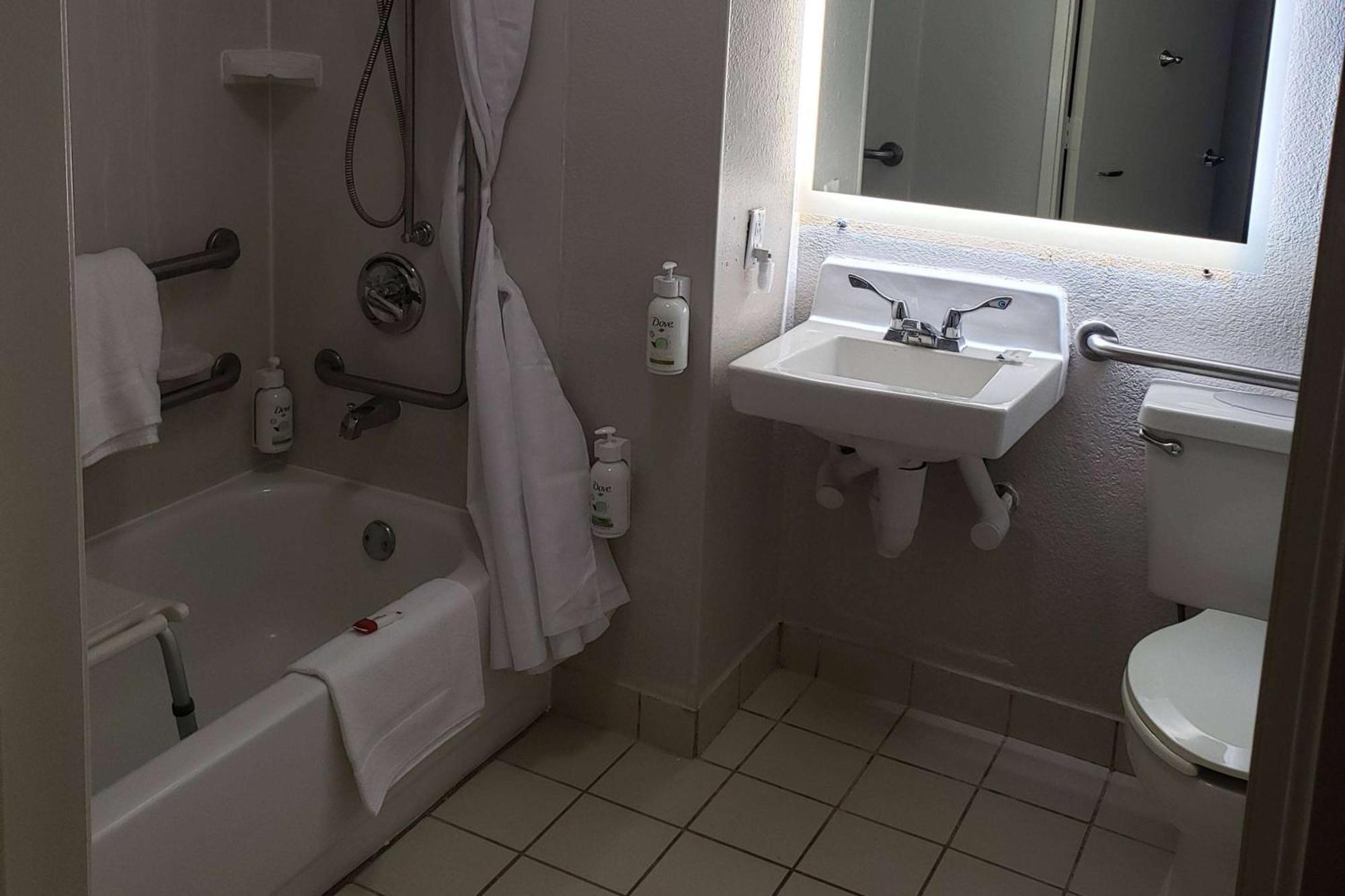 Wingate By Wyndham Dayton North Hotel Bagian luar foto
