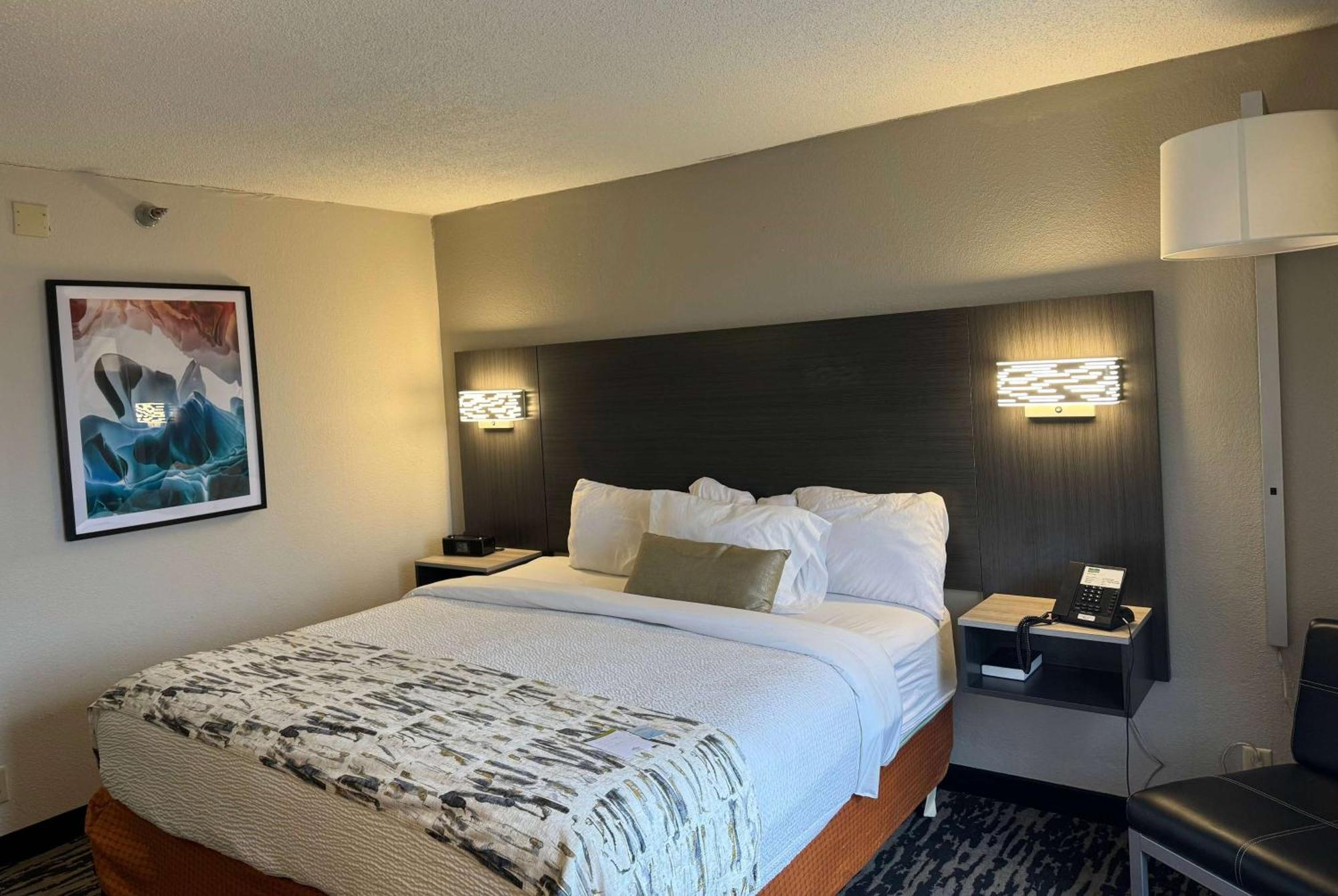 Wingate By Wyndham Dayton North Hotel Bagian luar foto