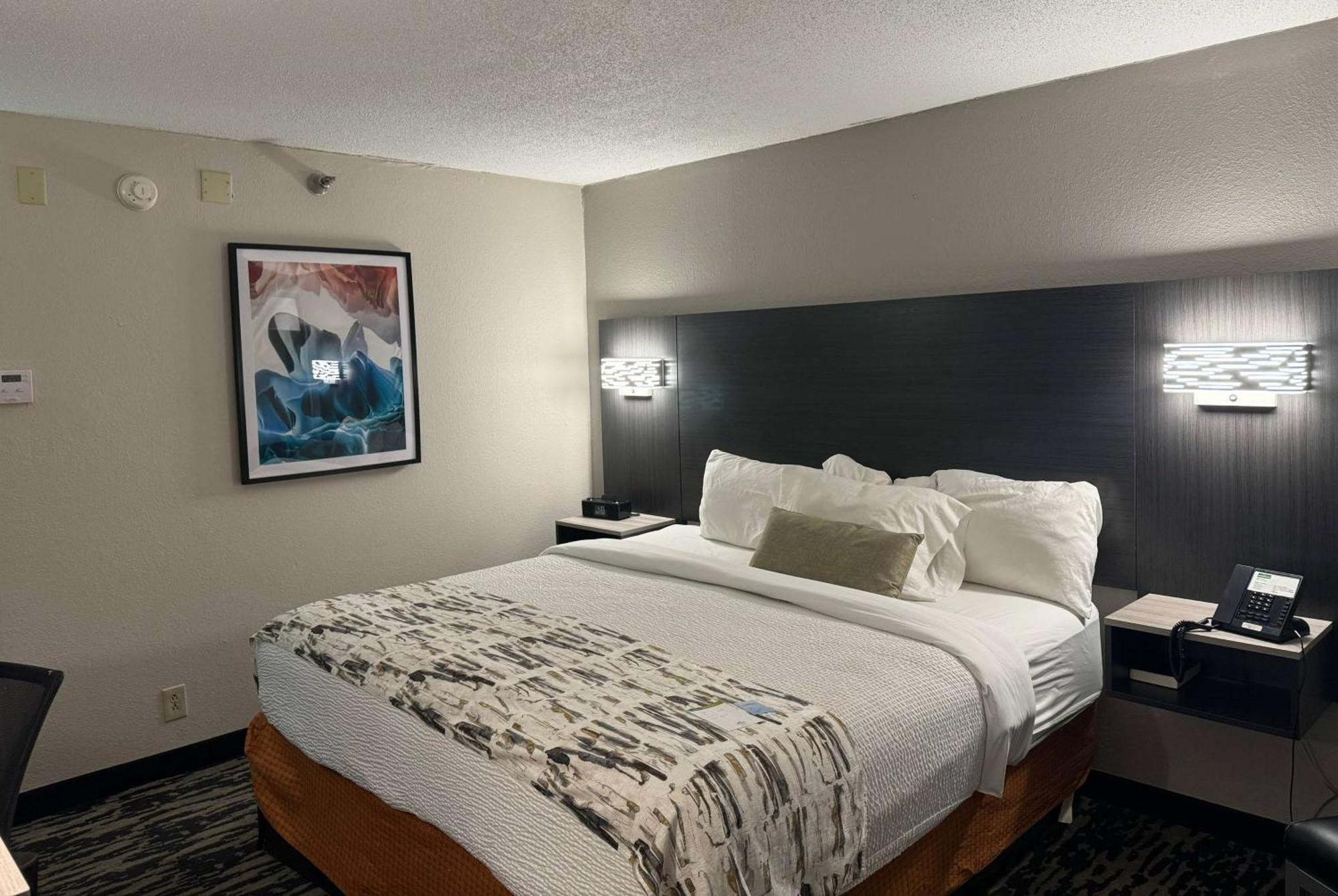 Wingate By Wyndham Dayton North Hotel Bagian luar foto